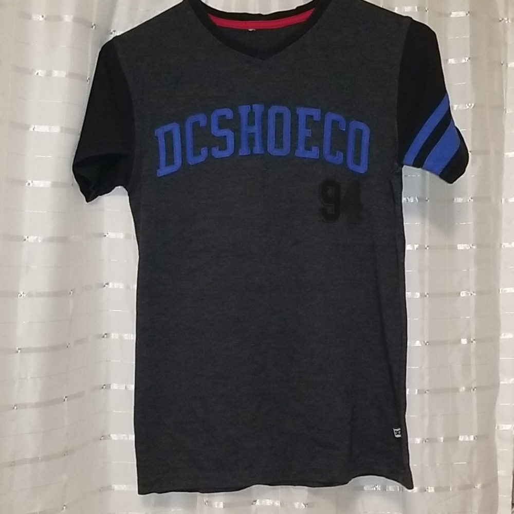 Boys DC shoes top